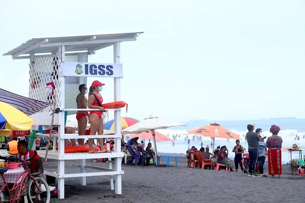 El Seguro Social enviará a su cuerpo de salvamento a las playas, para prevenir accidentes durante el asueto de Nochebuena y Navidad., IGSS