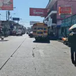 La niña iba de la mano de su madre cuando ocurrió el accidente, según testigos.  ,Cortesía. 