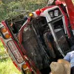 Imágenes compartidas por los rescatistas revelaron que el autobús cubría la ruta de San Pedro Ixchiguan a San Marcos y Sibinal. ,Bomberos.