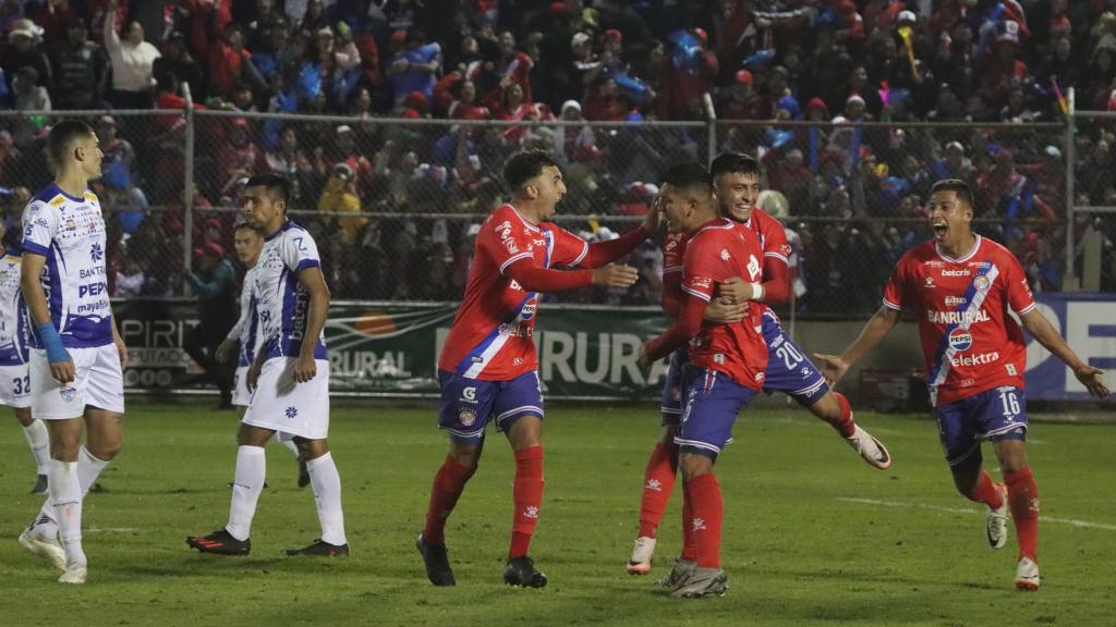 Celebración de Xelajú MC ante Cobán en la final de vuelta del Apertura 2024 | Alex Meoño