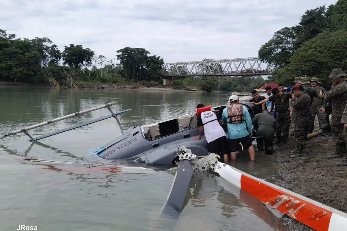 El helicóptero cayó al río Chixoy., Bomberos Voluntarios