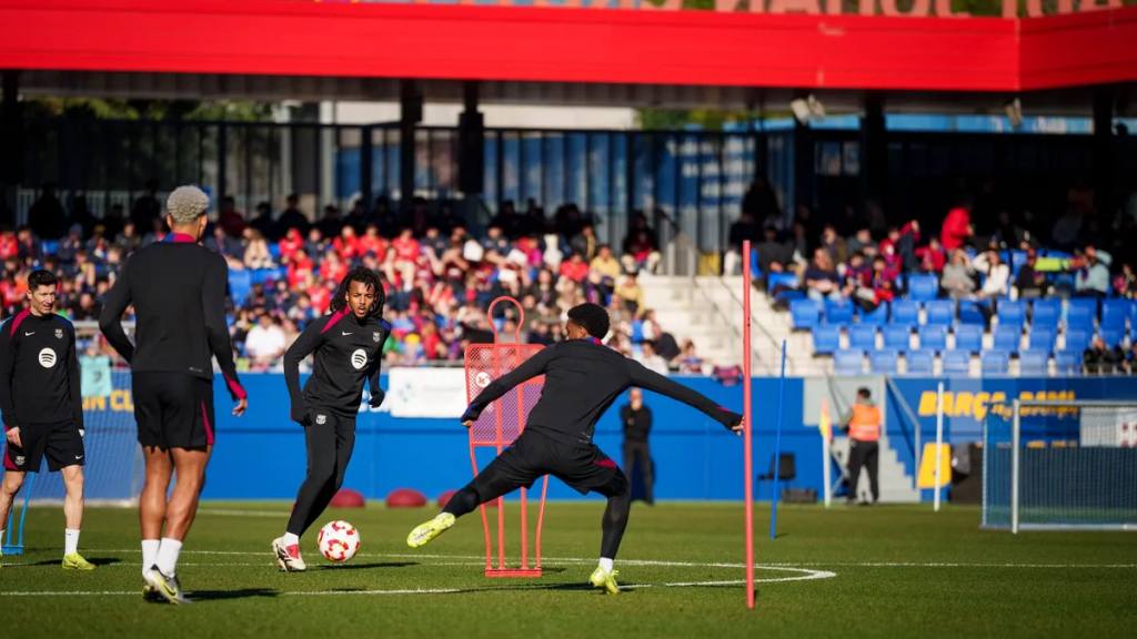 El FC Barcelona celebró este domingo el tradicional entrenamiento a puerta abierta durante las vacaciones de Navidad, una cita que ya se ha convertido en un clásico para la afición azulgrana. | FC Barcelona