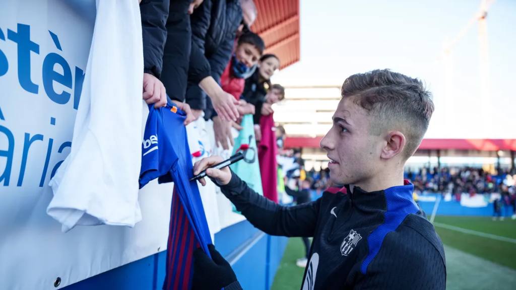 El FC Barcelona celebró este domingo el tradicional entrenamiento a puerta abierta durante las vacaciones de Navidad, una cita que ya se ha convertido en un clásico para la afición azulgrana. | FC Barcelona