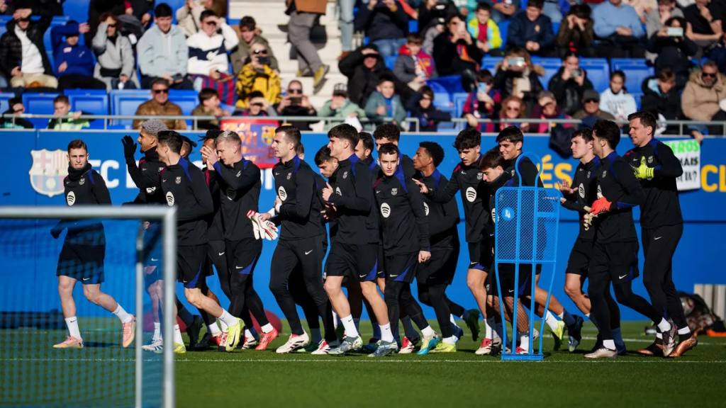 El FC Barcelona celebró este domingo el tradicional entrenamiento a puerta abierta durante las vacaciones de Navidad, una cita que ya se ha convertido en un clásico para la afición azulgrana. | FC Barcelona