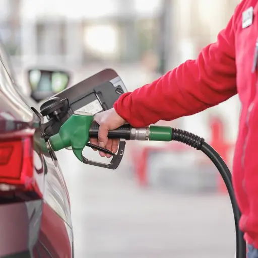 Tras monitoreo en expendios de la capital, se percibió que la gasolina mantiene un alza en sus precios en lo que va de enero.