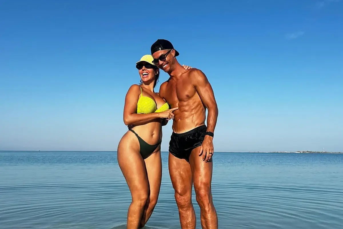 Cristiano Ronaldo y Georgina Rodríguez en la playa - instagram @cristiano