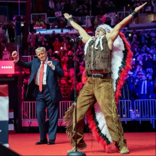 Trump baila tema de Village People  ,instagram @realdonaldtrump