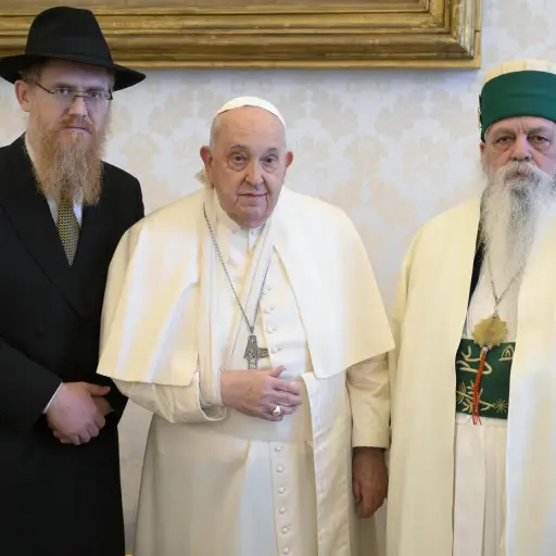 Papa Francisco sufre fuerte caída; le inmovilizan el brazo ,EFE