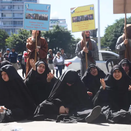 Protesta Lev Tahor frente a Palacio ,Omar Solís