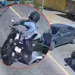 Motorista accidentado en Antigua Guatemala. ,Captura de pantalla video X.