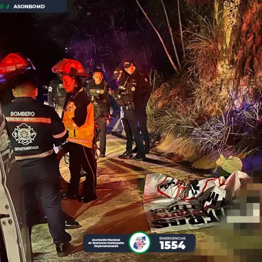 El hecho vial ocurrió en horas de la madrugada. ,Bomberos Municipales Departamentales