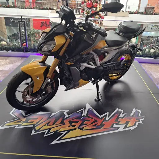 TVS Apache  ,Cortesía