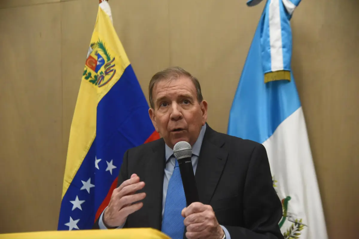 El líder opositor venezolano Edmundo González Urrutia brindó una conferencia en Guatemala., Omar Solís/Emisoras Unidas