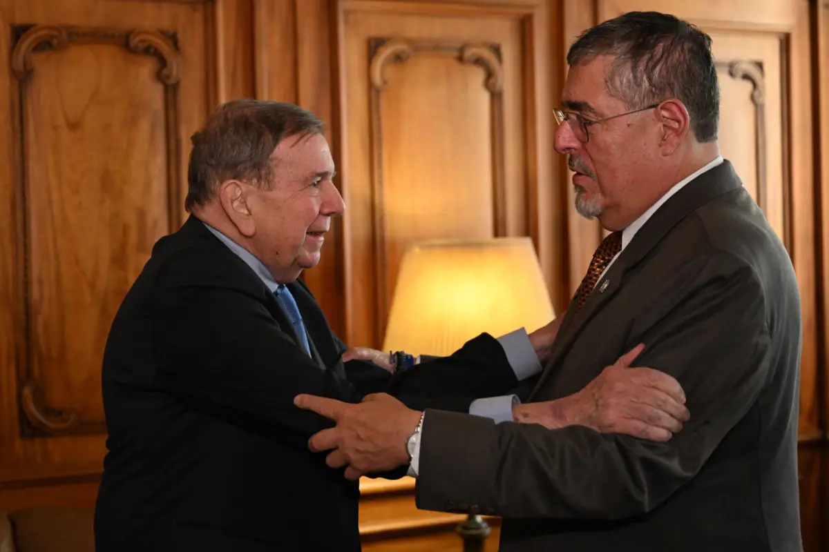  El presidente de Guatemala, Bernardo Arévalo de León, recibió al líder opositor venezolano Edmundo González Urrutia., Foto X