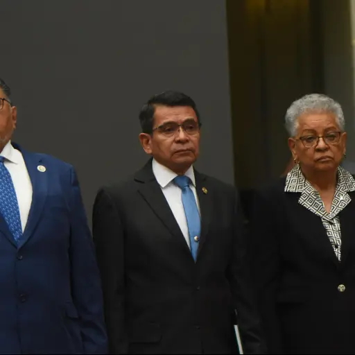 El ministro de Comunicaciones, Miguel Ángel Díaz (centro); y la directora de la Copadeh, Yolanda Pérez. ,Omar Solís/Emisoras Unidas