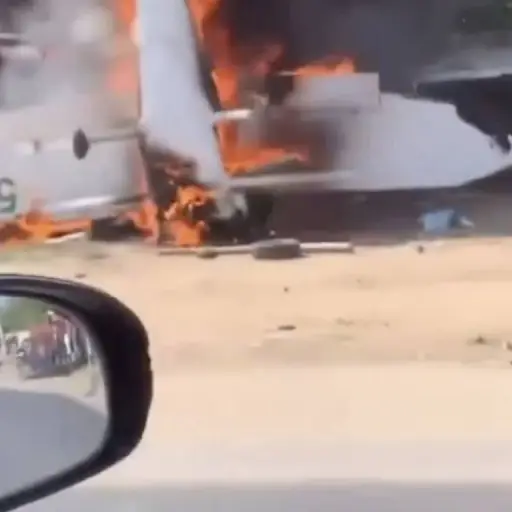 Avioneta se accidente en Kenia. ,Captura de pantalla video X.