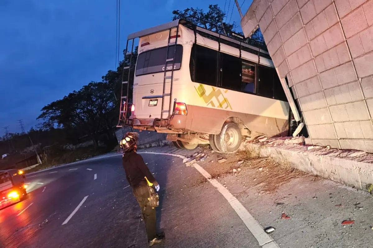 accidente de bus en Km. 40 ruta al Atlántico