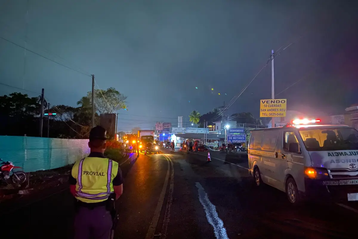 El accidente en Cuyotenango, Suchitepéquez, causó largas filas vehiculares., PROVIAL.