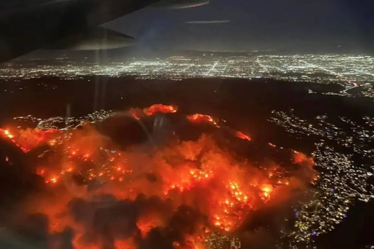 Imparables los incendios en Los Ángeles, California, en EE. UU., Redes sociales.