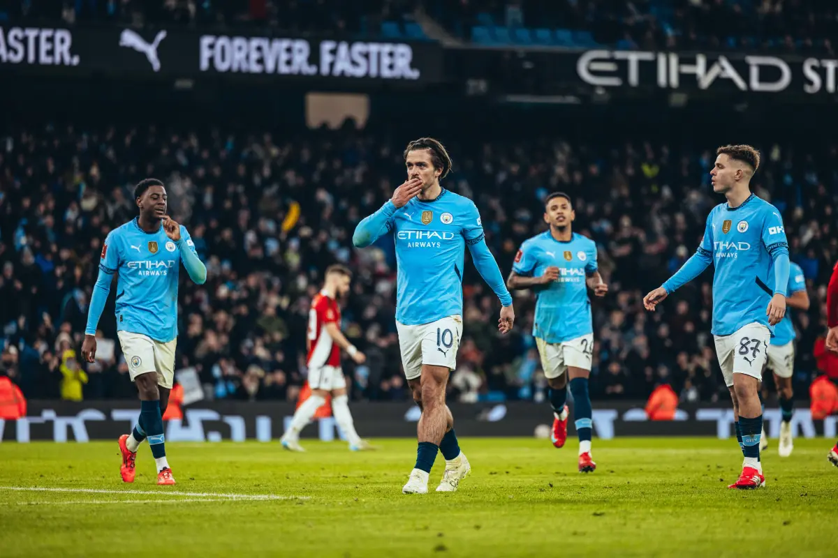 Celebración de Jack Grealish ante el Salford City - Manchester City