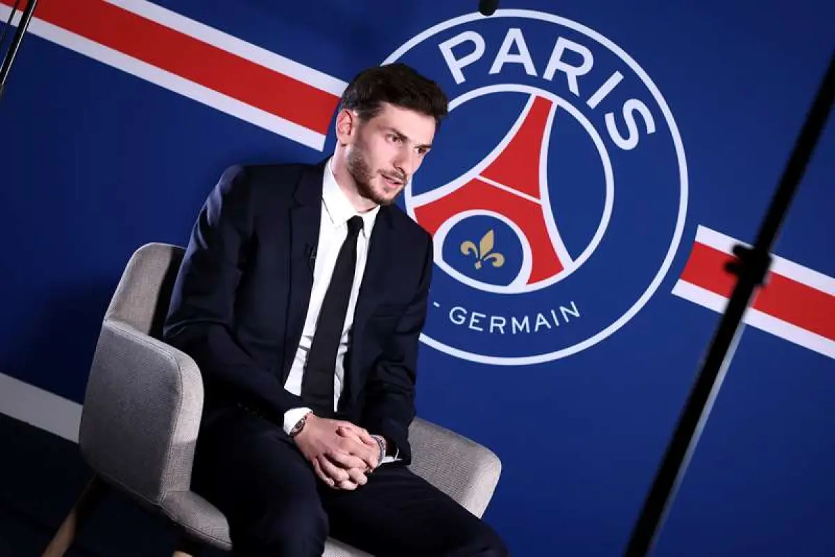 Khvicha Kvaratskhelia, nuevo jugador del PSG - PSG