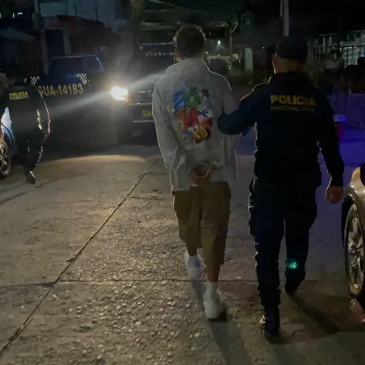 El presunto sicario fue llevado a la Torre de Tribunales tras la captura. ,PNC de Guatemala.