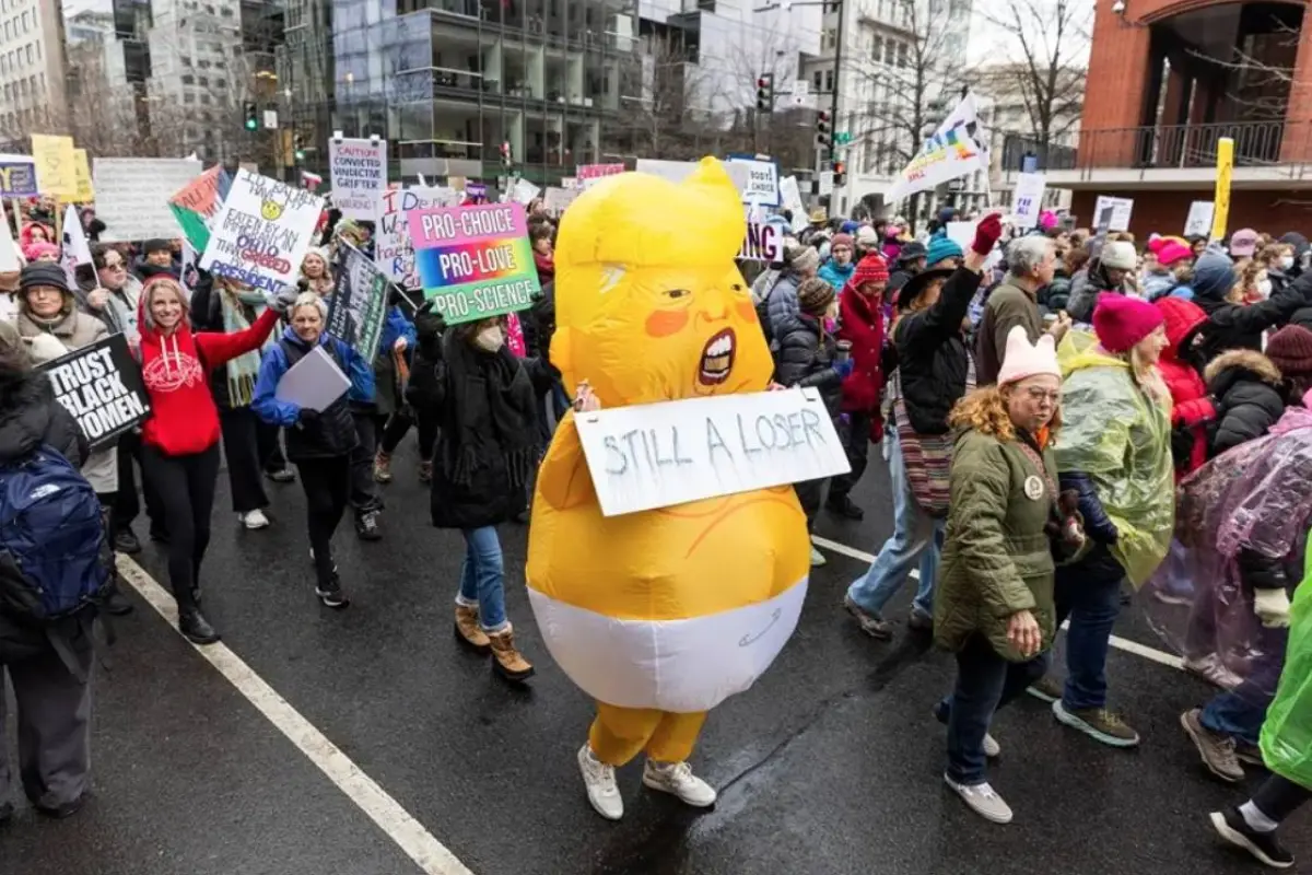 Miles protestan contra Trump a días de convertirse en presidente de EE. UU., EFE.