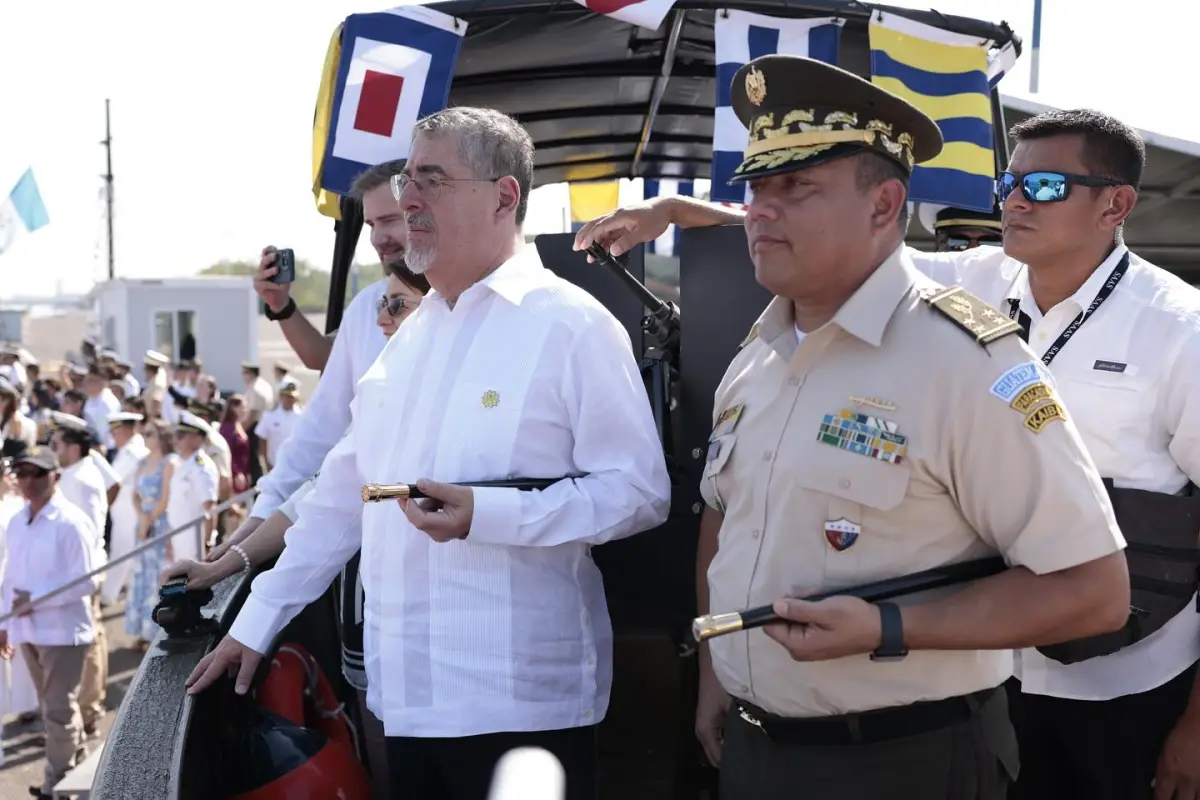 El mandatario Bernardo Arévalo agradeció el trabajo de la Marina., Ejército de Guatemala.