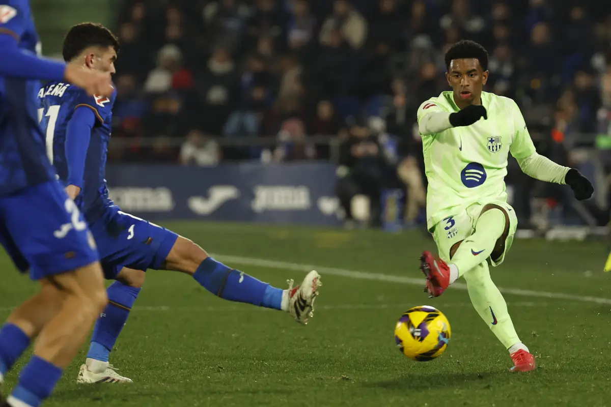 Alejandro Balde denuncia que recibió insultos racistas ante el Getafe - EFE