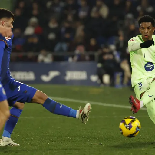 Alejandro Balde denuncia que recibió insultos racistas ante el Getafe - EFE
