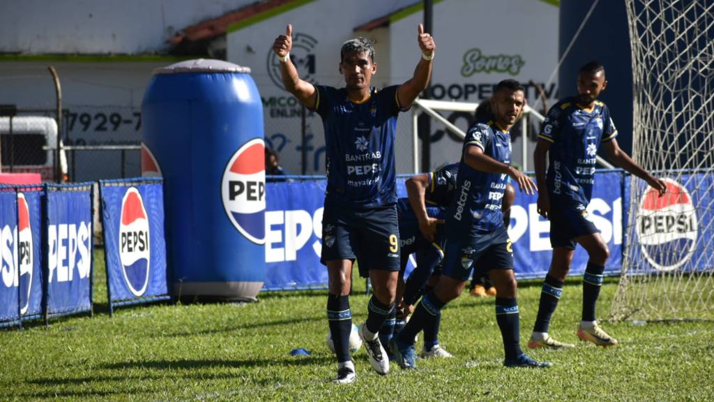 Celebración de Jonathan Morán, de Cobán ante Malacateco | Carlos Cu Col