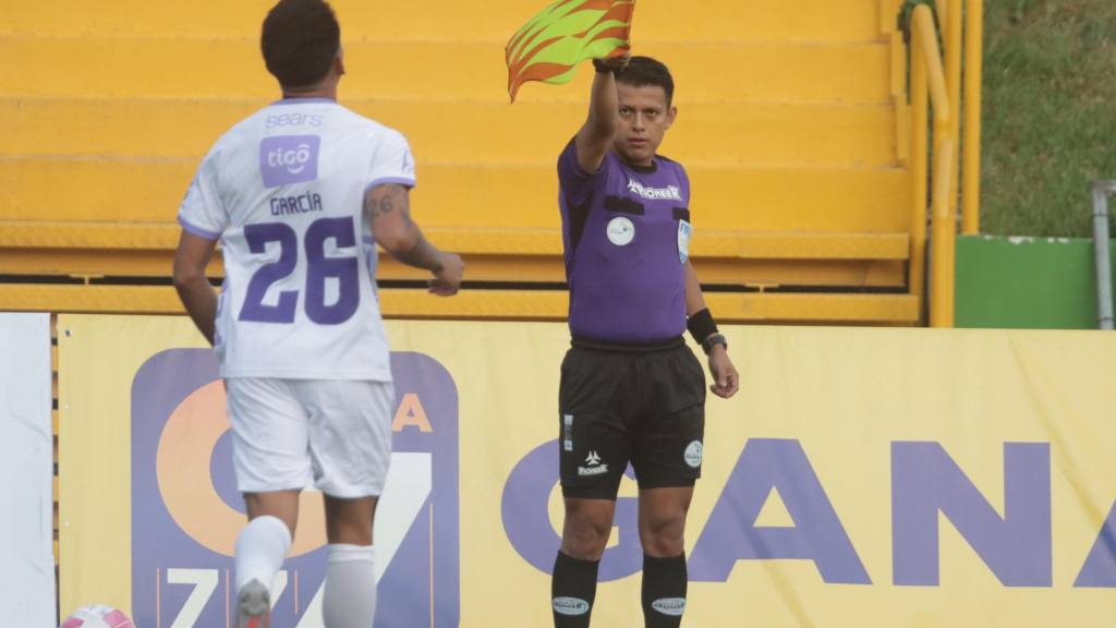 Gol anulado a Lynner García ante Mixco | Alex Meoño