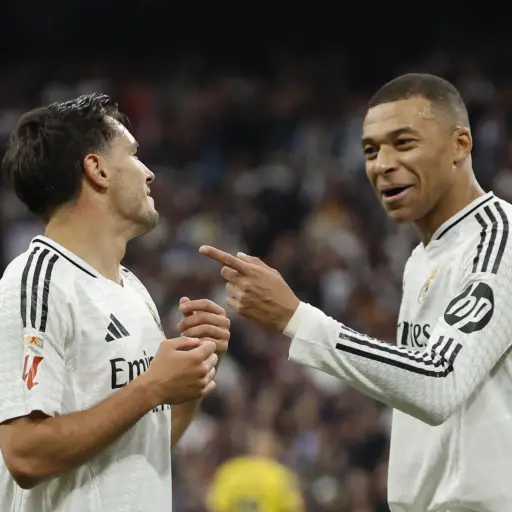 Celebración de Kylian Mbappé junto a Brahim Díaz - EFE