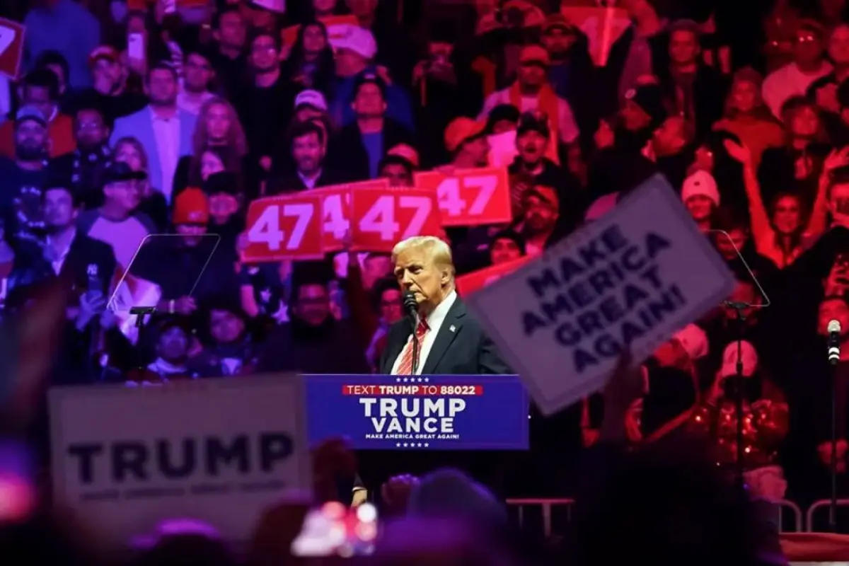 El presidente electo de Estados Unidos, Donald Trump, se dirige a sus seguidores en un mitin en el Capital One Arena de Washington, DC, Estados Unidos., EFE