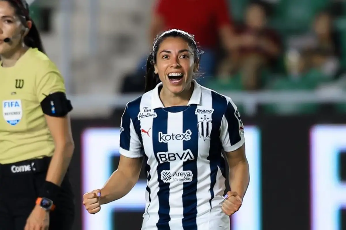 Ana Lucía Martínez celebra gol ante Mazatlán 