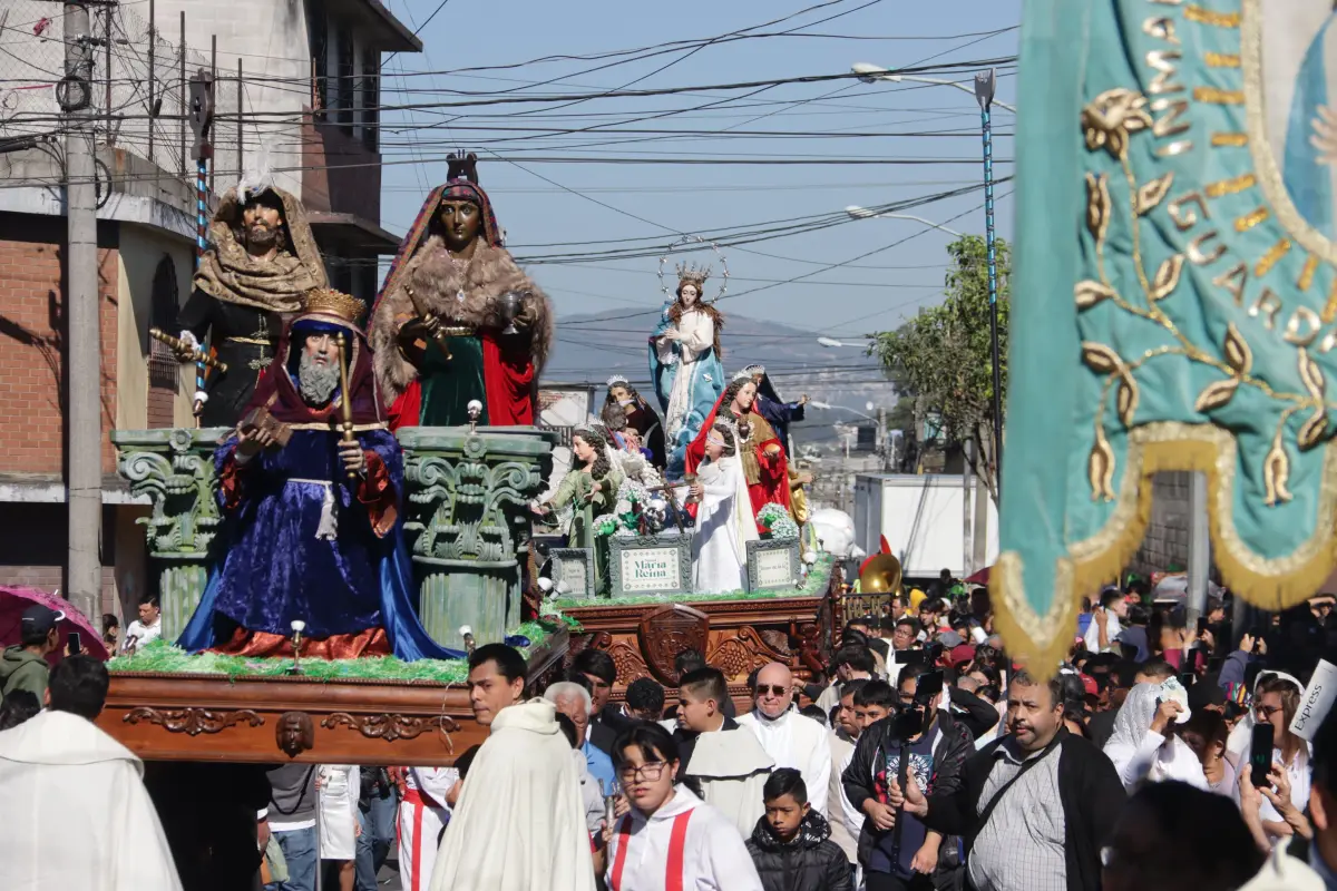 El cortejo procesional culminará a las 0:00 horas del martes próximo., Álex Meoño.