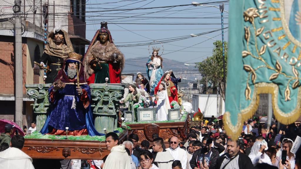 La Procesión de la Virgen de los Reyes culmina a las 0:00 horas del martes 7 de enero de 2024. | Álex Meoño.