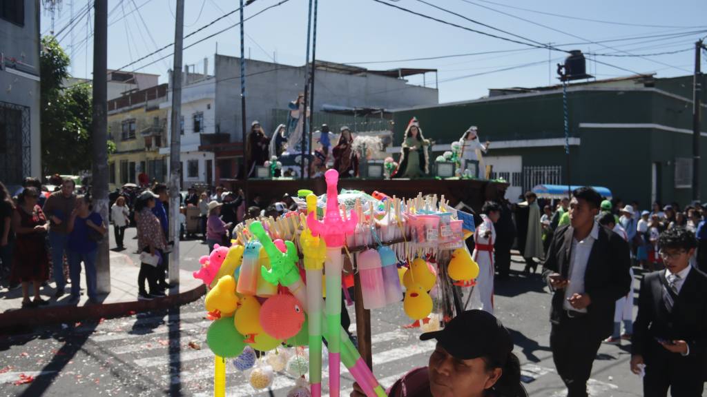 Fotos: católicos guatemaltecos también se dan el feliz Día de Reyes | Álex Meoño.