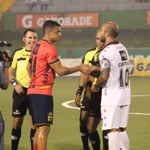 Partido entre Comunicaciones FC y CSD Municipal en el estadio Cementos Progreso - Christoper Chang
