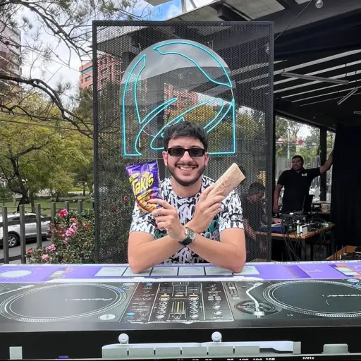 Taco Bell lanza nuevo Takis Burrito ,Foto Sandy Sandoval