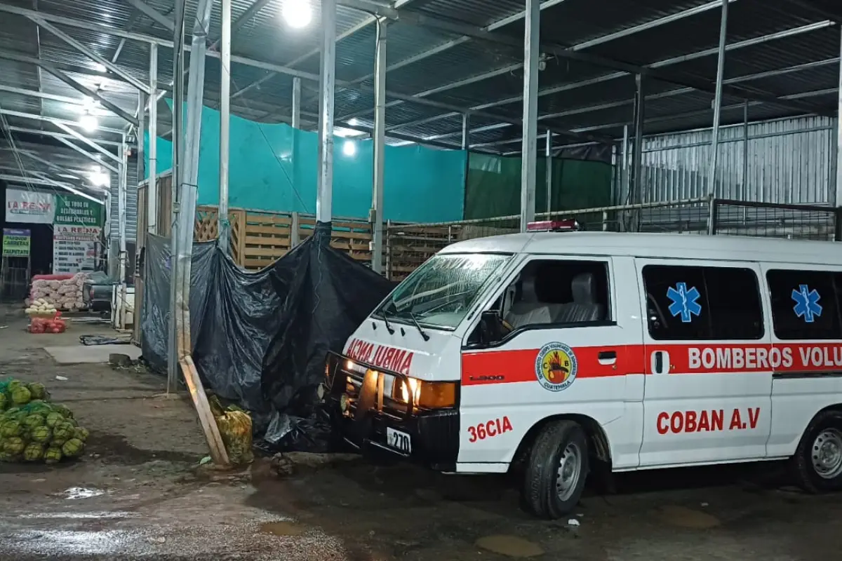 Los cuerpos de socorro reportaron que la víctima tenía una herida atrás de la cabeza. , Bomberos Voluntarios.