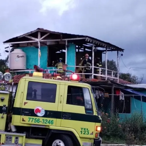 Bomberos Municipales Departamentales y Bomberos Voluntarios apagaron las llamas. ,Bomberos.