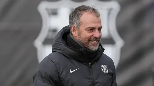Flick empieza a planificar el partido ante el Osasuna