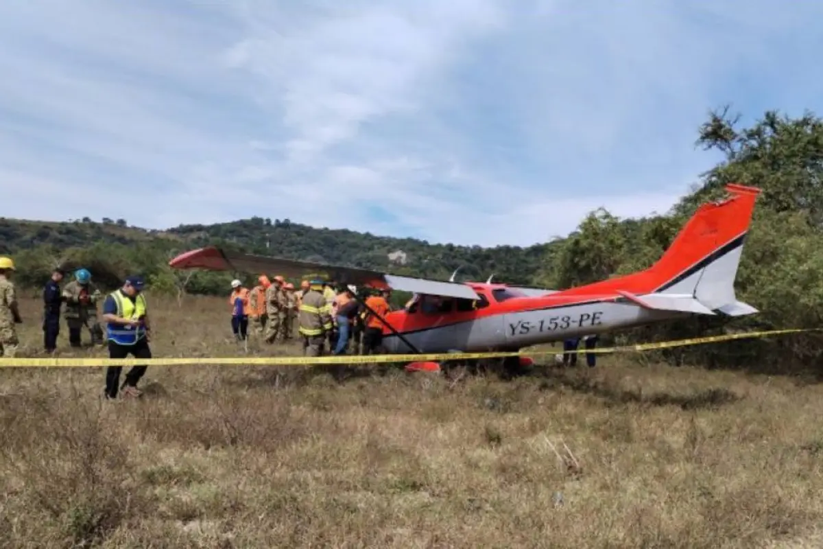 Avioneta se desploma en El Salvador, Comandos de Salvamento