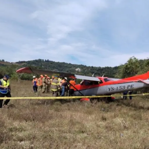 Avioneta se desploma en El Salvador ,Comandos de Salvamento