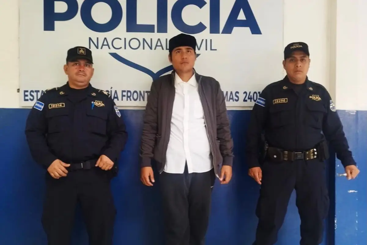 La PNC de El Salvador compartió imágenes del detenido, supuesto líder de Lev Tahor en Guatemala., PNC de El Salvador.