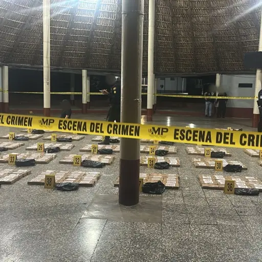 El operativo continúa en desarrollo para identificar el contenido de los paquetes. ,PNC