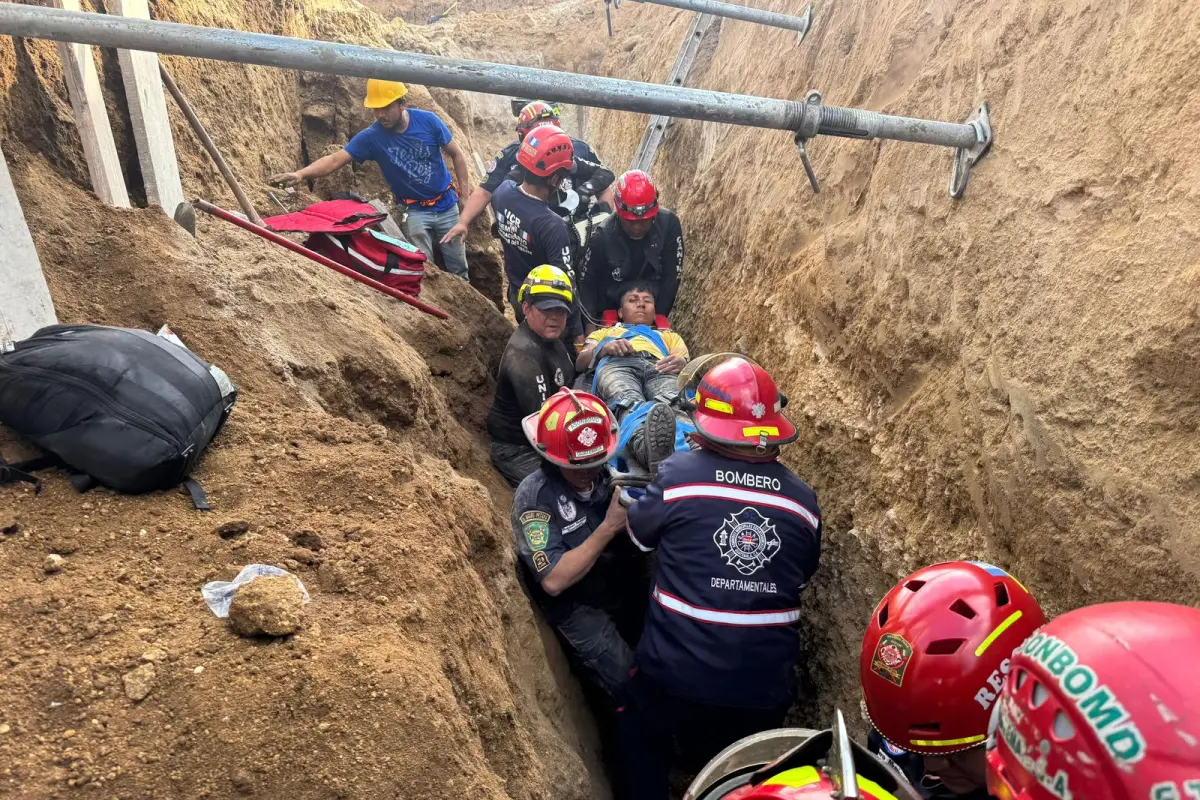 Bomberos rescataron a Héctor Manuel Cucul originario de Alta Verapaz., Foto Bomberos Municipales Departamentales