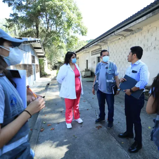 Personal de la UBA realizó una inspección en áreas del hospital donde fueron hallados los gatos. ,MAGA