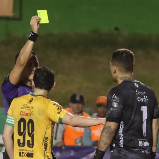 Wildomar Ramírez muestra amarilla a Rubén Darío Silva 